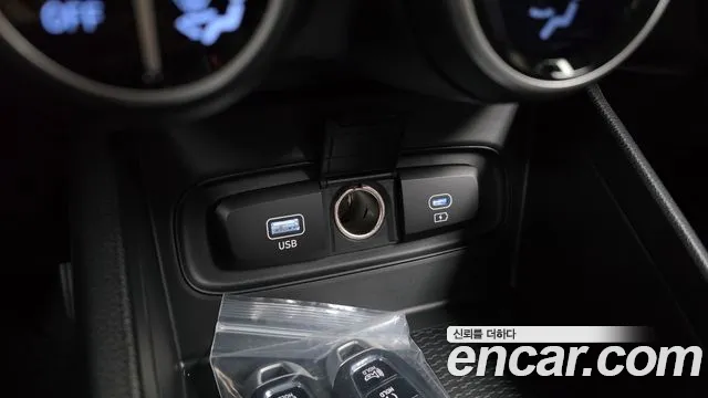 Hyundai Venue — Фото автомобиля 30