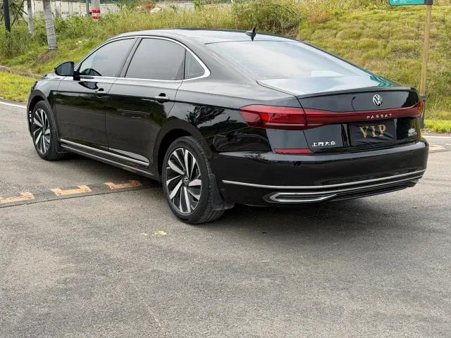 Volkswagen Passat — Фото автомобиля 2