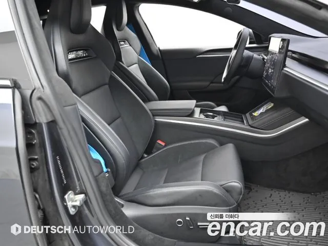 Tesla Model S — Фото автомобиля 10