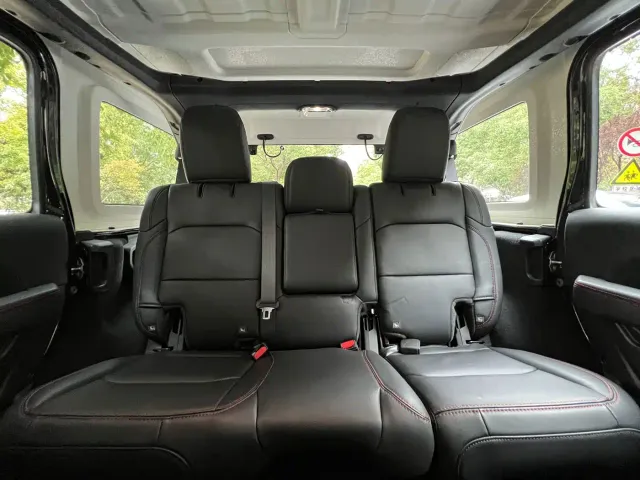 Jeep Wrangler — Фото автомобиля 15