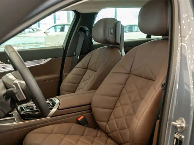 BMW 7 Series — Фото автомобиля 11