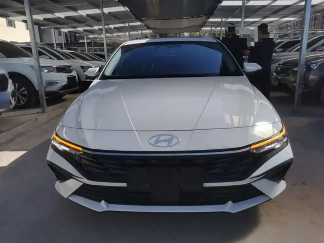 Hyundai Elantra — Фото автомобиля 2
