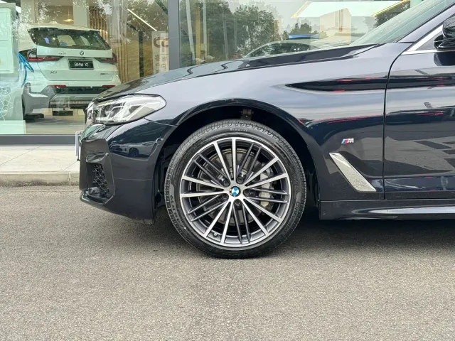 BMW 5 Series — Фото автомобиля 3