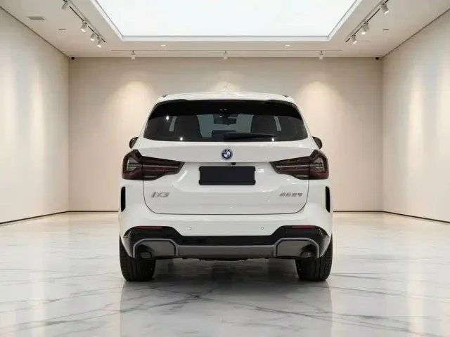 BMW iX3 — Фото автомобиля 12