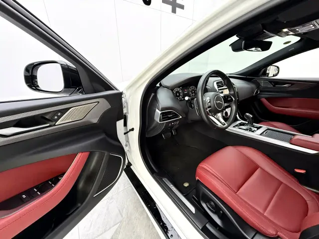 Jaguar XEL — Фото автомобиля 5