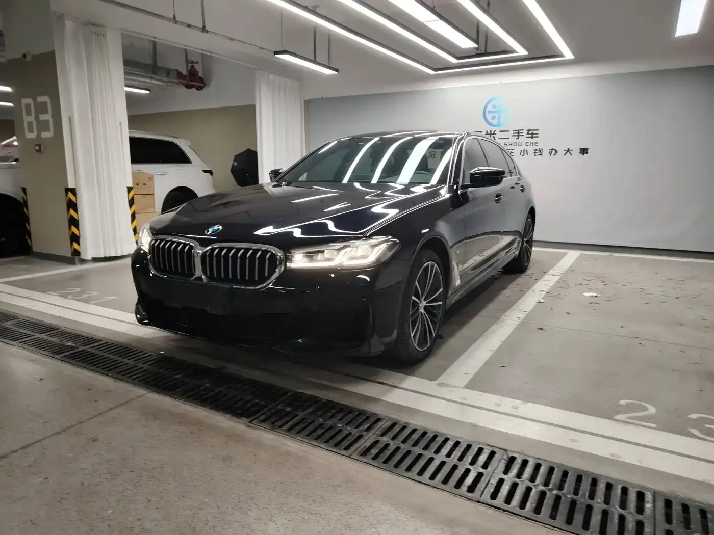 BMW BMW 5 Series 2023 530Li Leading M Sport Package — Фото автомобиля 4