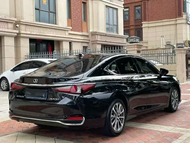 Lexus ES — Фото автомобиля 7