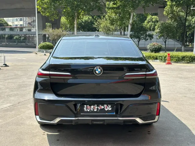 BMW 7 Series — Фото автомобиля 7
