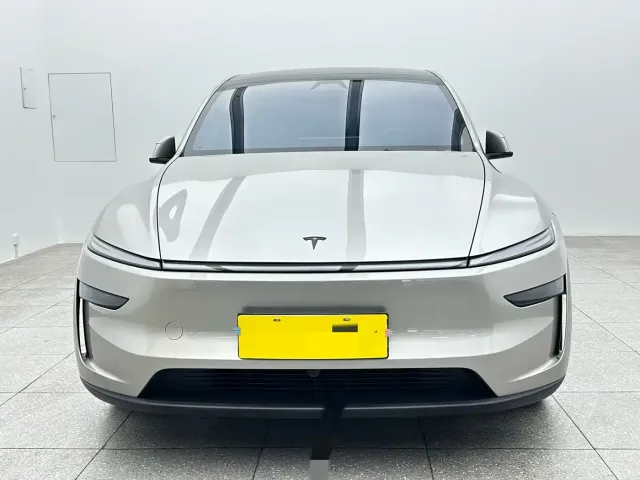Tesla Model Y L — Фото автомобиля 2