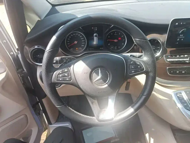 Mercedes-Benz V-Class — Фото автомобиля 6