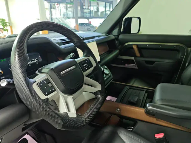 Land Rover Land Rover Defender 2023 Model 110 3.0T P400 Dark Special Edition — Фото автомобиля 8