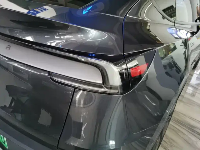 Tesla Model Y — Фото автомобиля 7