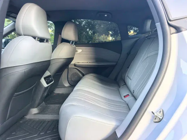 Geely Galaxy E8 — Фото автомобиля 10