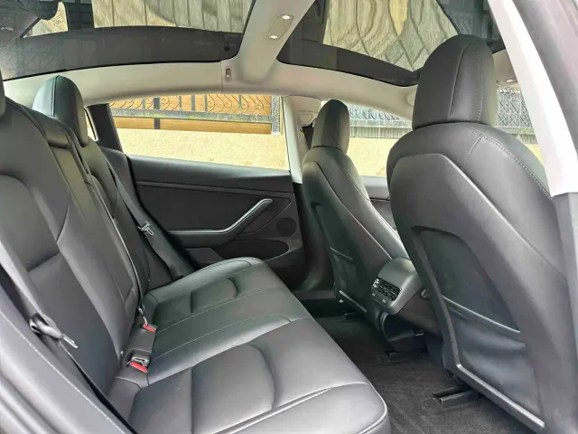 Tesla Model 3 — Фото автомобиля 11