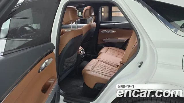 Genesis GV70 — Фото автомобиля 17