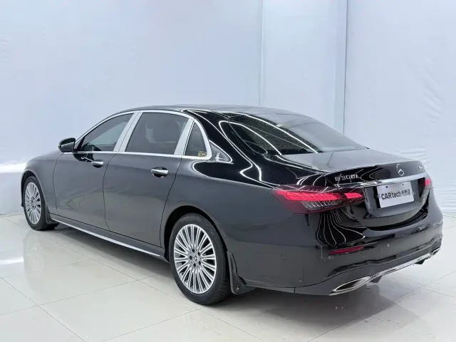 Mercedes-Benz E-Class — Фото автомобиля 14