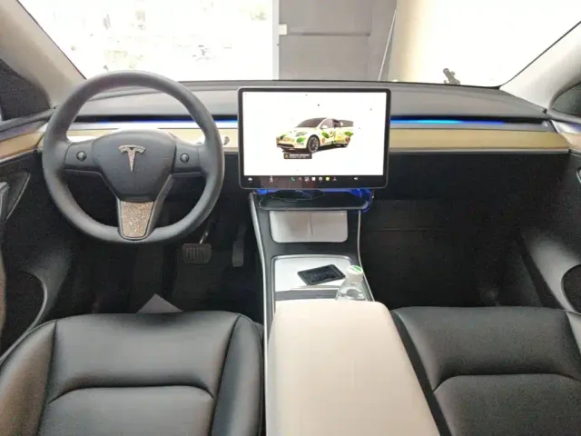 Tesla Model Y — Фото автомобиля 9