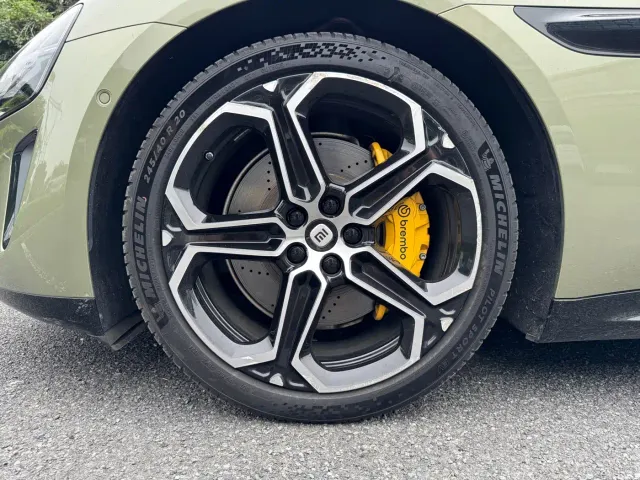 Xiaomi SU7 — Фото автомобиля 14