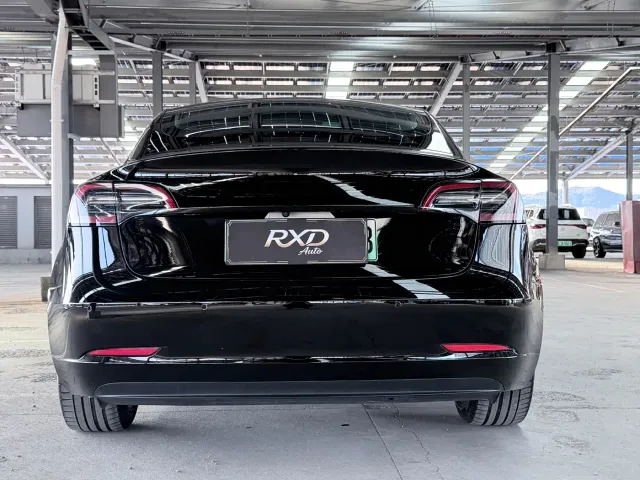 Tesla Model 3 — Фото автомобиля 5