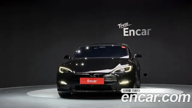 Tesla Model S — Фото автомобиля 3