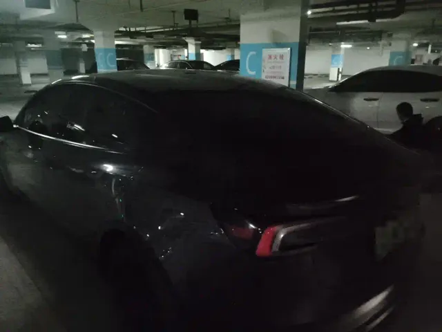 Tesla Model 3 — Фото автомобиля 3