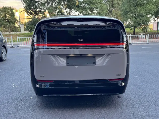 Li Auto MEGA — Фото автомобиля 4