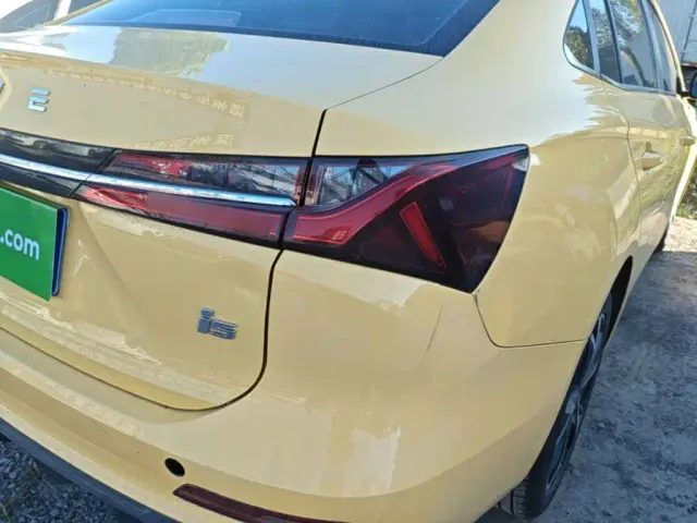 Roewe i5 — Фото автомобиля 7