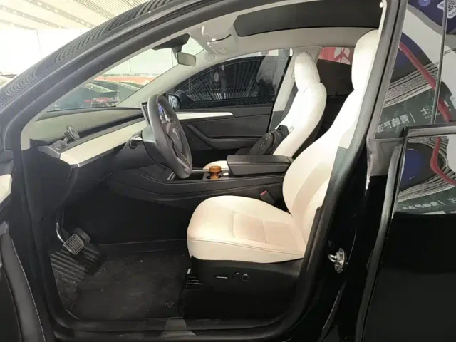 Tesla Model Y — Фото автомобиля 14