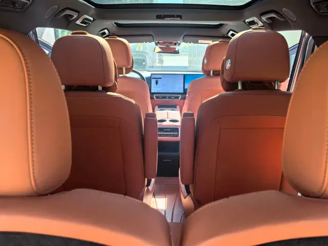 Li Auto L8 — Фото автомобиля 10