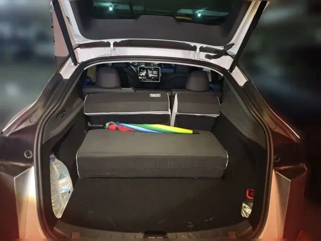 Tesla Model Y — Фото автомобиля 9