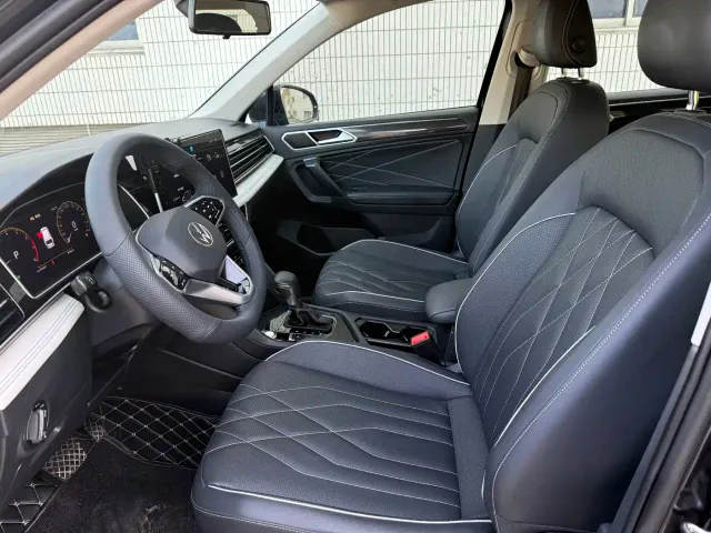 Volkswagen Tiguan L — Фото автомобиля 5