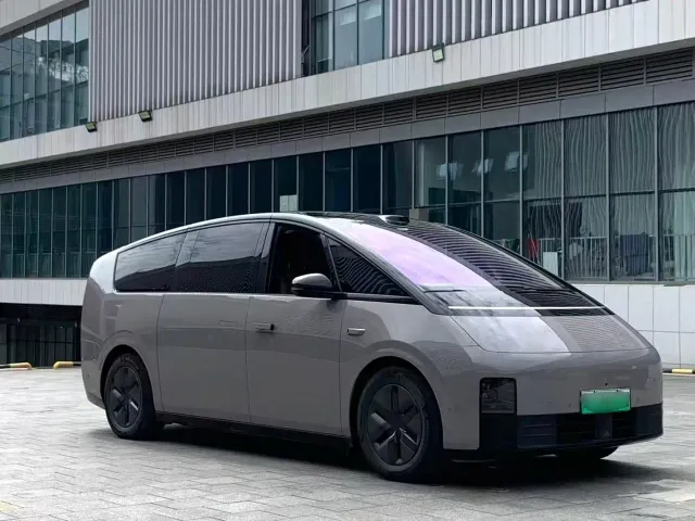 Li Auto MEGA — Фото автомобиля 3