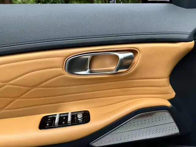 Geely Galaxy Starship 7 EM-i — Фото автомобиля 15