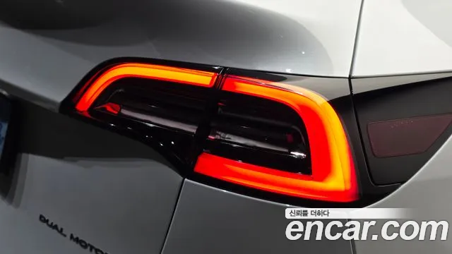 Tesla Model Y — Фото автомобиля 8
