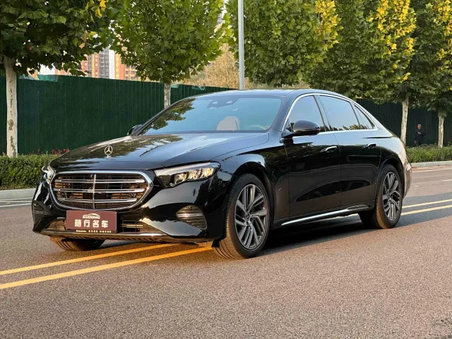 Фотография автомобиля — Mercedes-Benz E-Class