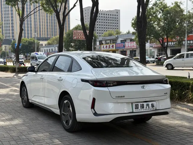 Changan Qiyuan A05 — Фото автомобиля 4