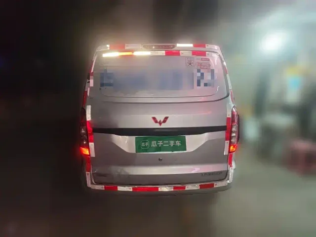 Wuling Hongguang V — Фото автомобиля 3