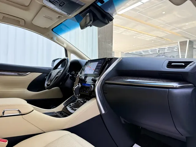 Toyota Vellfire — Фото автомобиля 11