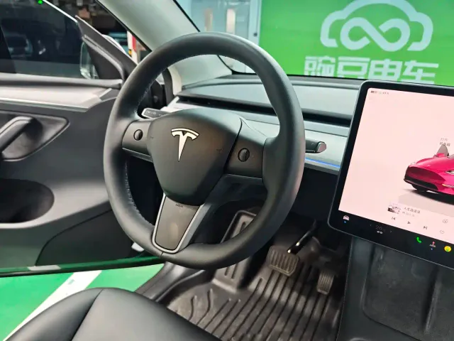Tesla Model Y — Фото автомобиля 12