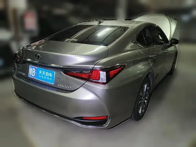 Lexus ES — Фото автомобиля 2