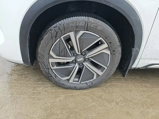 Geely Galaxy Starship 7 EM-i — Фото автомобиля 22