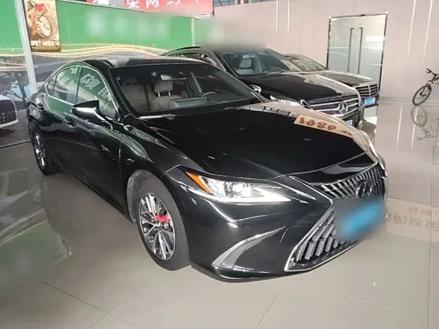 Lexus ES — Фото автомобиля 3