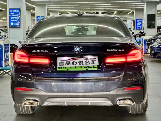BMW 5 Series — Фото автомобиля 11