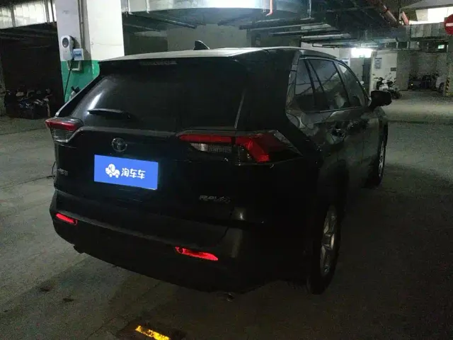 Toyota RAV4 — Фото автомобиля 3