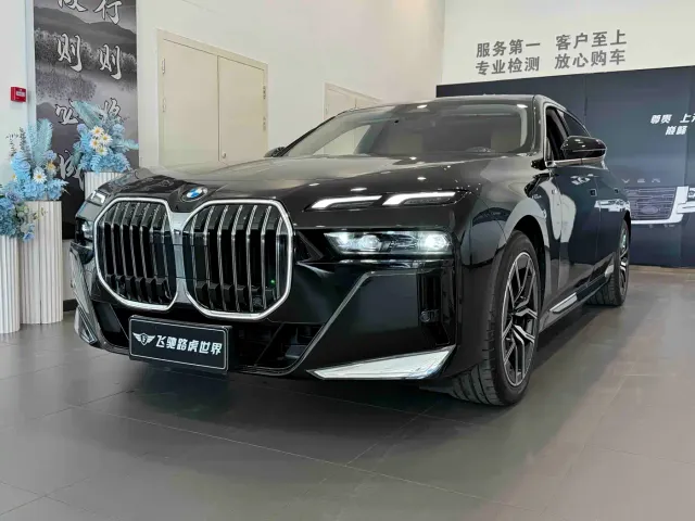 Фотография автомобиля — BMW 7 Series