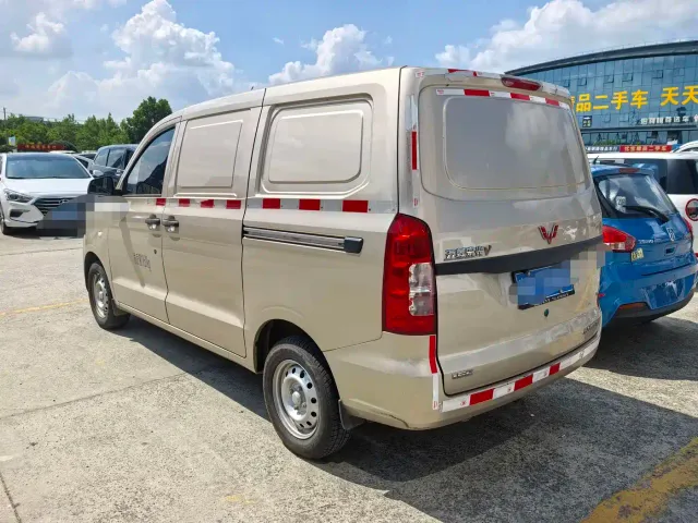 Wuling Hongguang V — Фото автомобиля 4