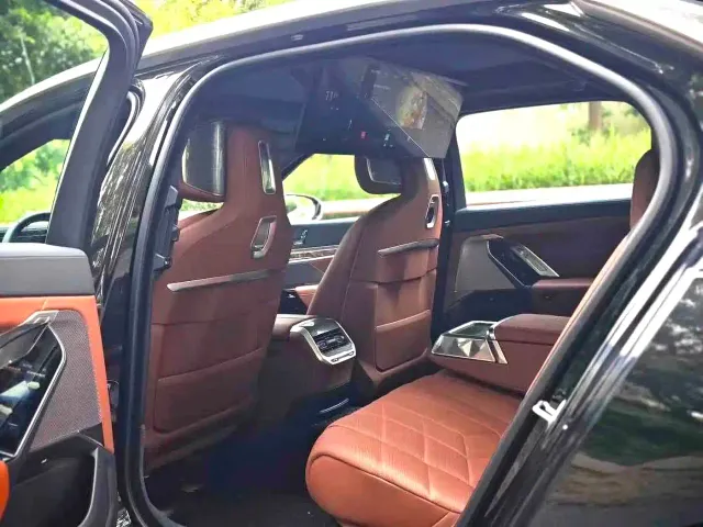 BMW i7 — Фото автомобиля 2
