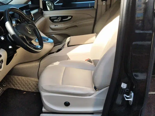 Mercedes-Benz V-Class — Фото автомобиля 11