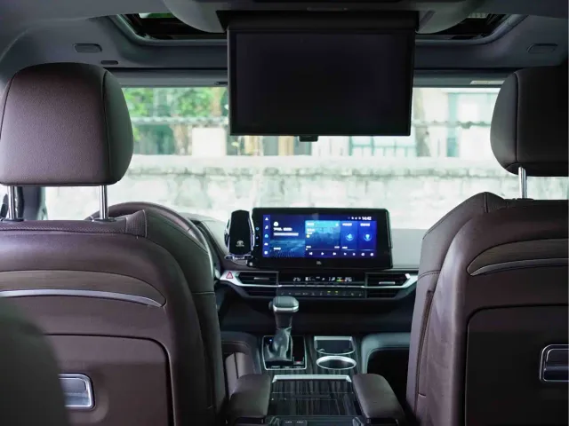 Toyota Toyota Sienna 2021 2.5L Hybrid Platinum Edition — Фото автомобиля 19