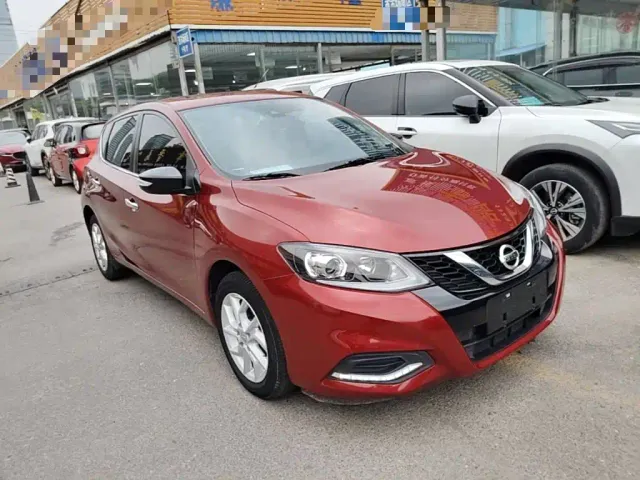 Nissan Tiida — Фото автомобиля 3